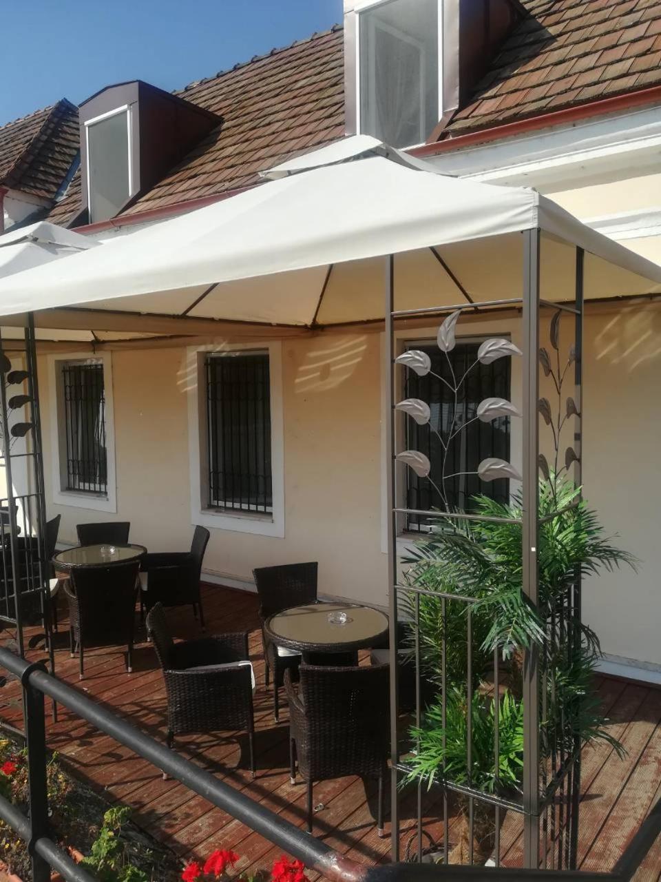 Centrum Panzio Szentendre Ngoại thất bức ảnh